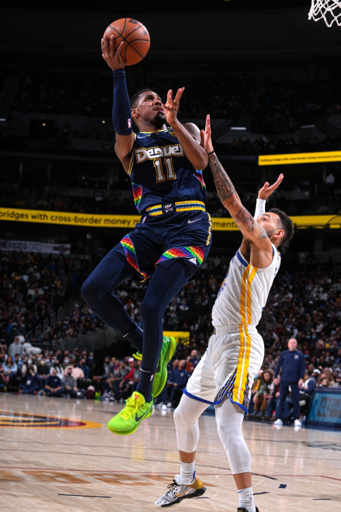 外线射手神奇发挥,带领球队连胜() 外线射手神奇发挥,带领球队连胜()