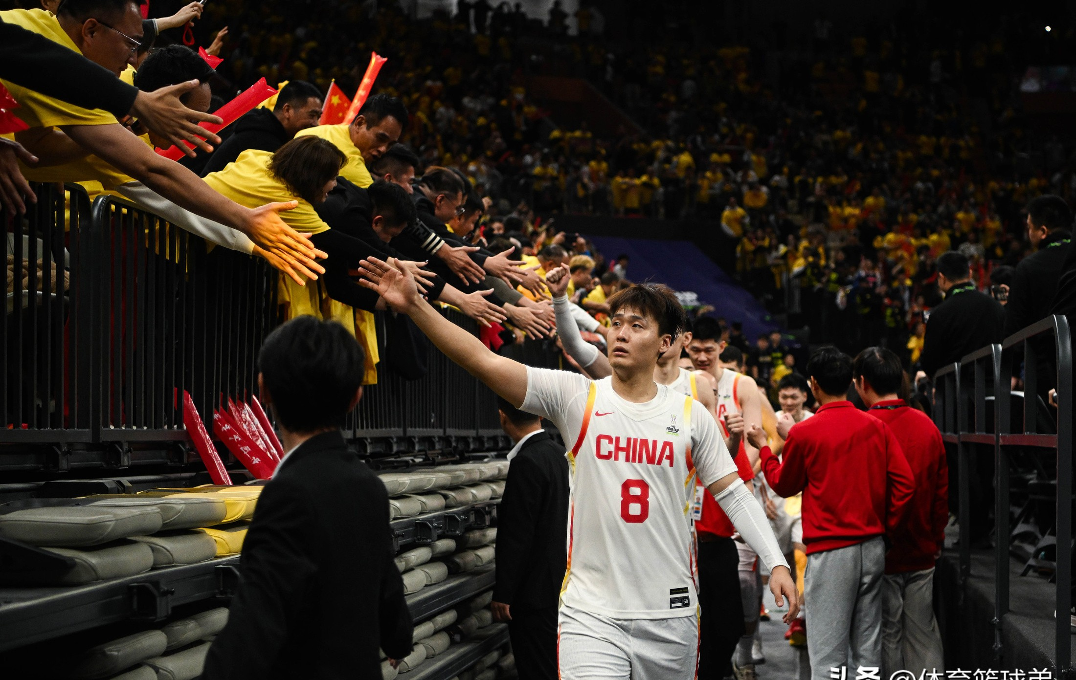 胜负在望:中国足球队步步为营,战胜对手() 胜负在望:中国足球队步步为营,战胜对手()