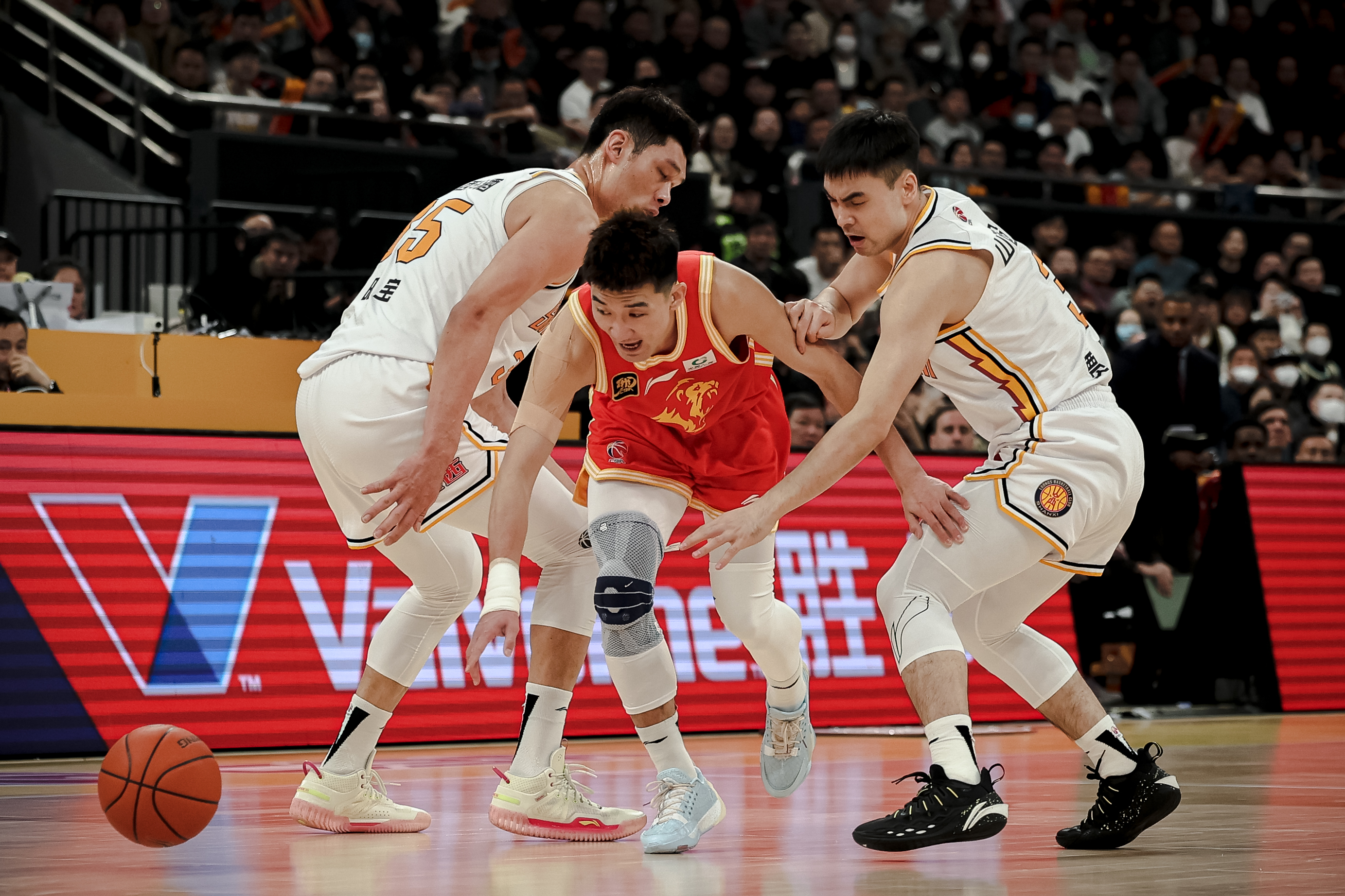 球场风云!NBA比赛中球队实力较量() 球场风云!NBA比赛中球队实力较量()