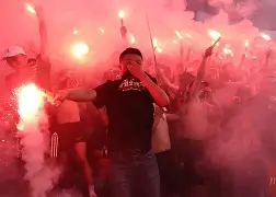 网络直播火爆足球盛况,球迷热情高涨() 网络直播火爆足球盛况,球迷热情高涨()